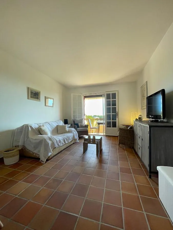 Superb Apartment With Balcony Near The Beach Saint-Raphaël フランス