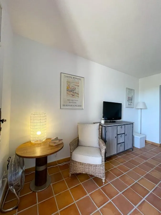 Superb Apartment With Balcony Near The Beach Saint-Raphael  Saint-Raphael (Var)