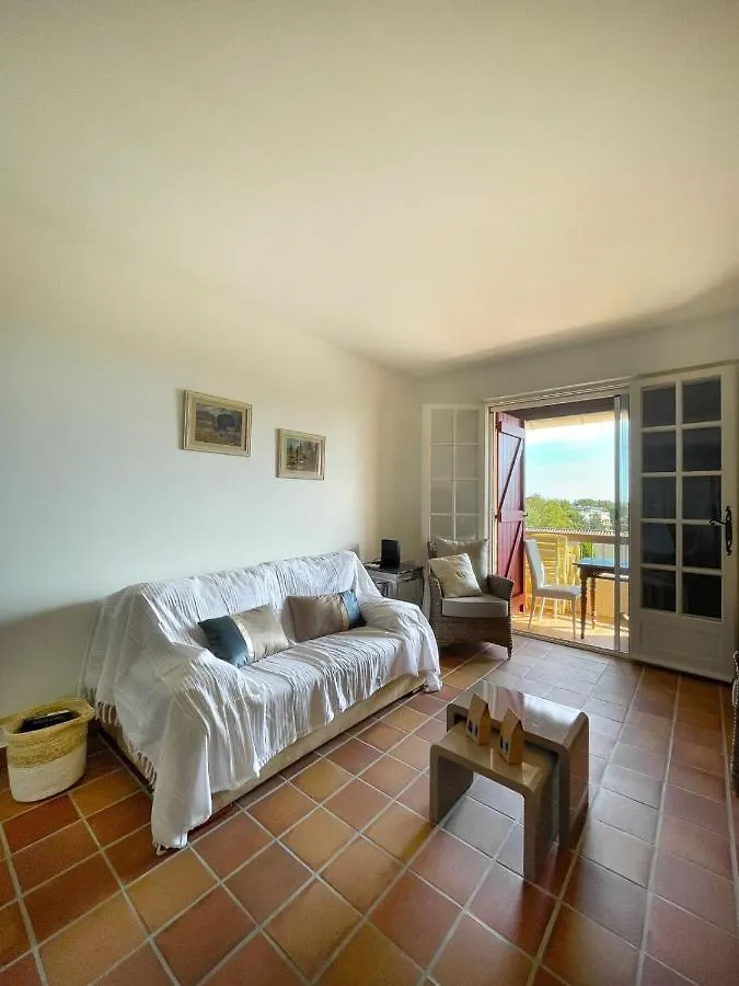 Superb Apartment With Balcony Near The Beach Saint-Raphael  0*, Saint-Raphael (Var)