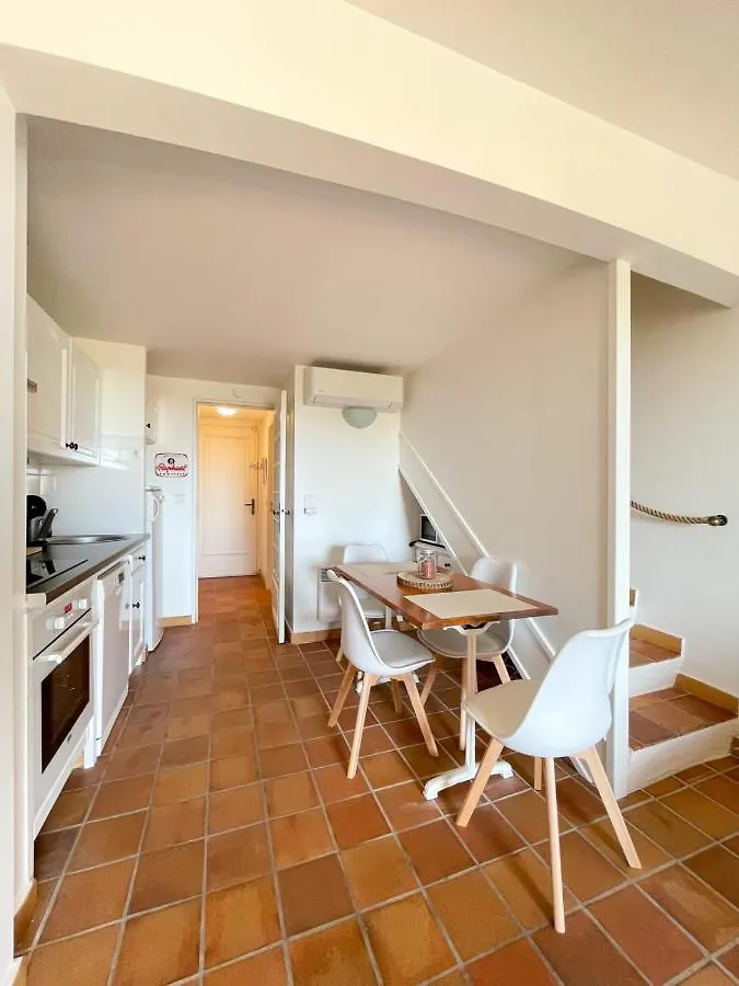 Superb Apartment With Balcony Near The Beach Saint-Raphael  France